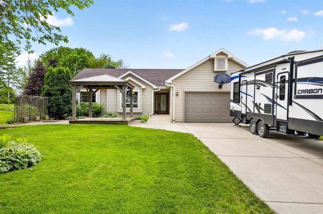 3781 TOKEN Road, Deforest, WI 53532