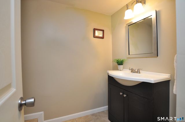 90 Seminary Road, Simsbury, CT 06070