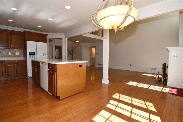 215 Victoria Ln, Peters Twp, PA 15317