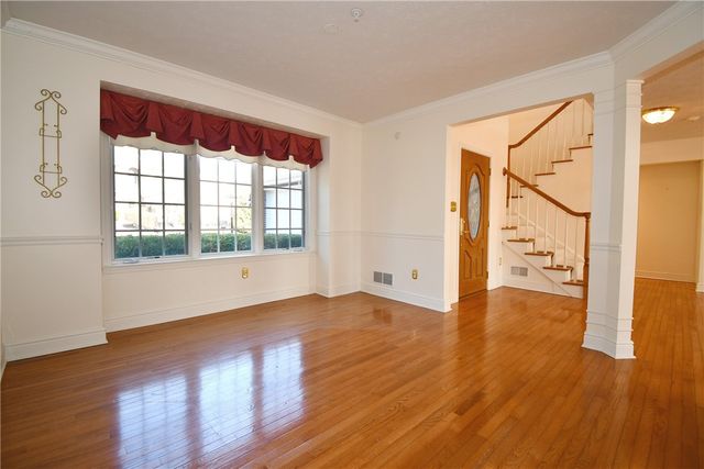 215 Victoria Ln, Peters Twp, PA 15317