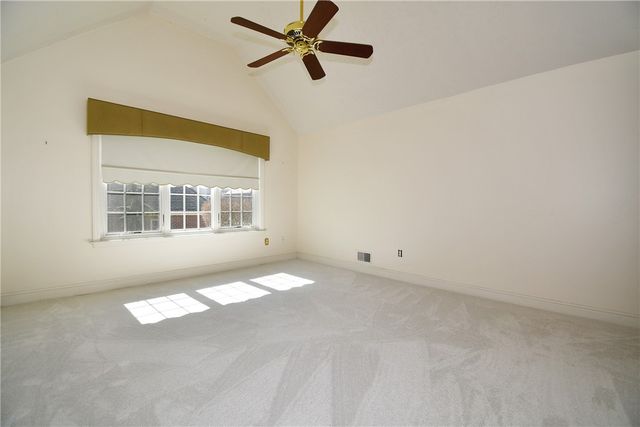 215 Victoria Ln, Peters Twp, PA 15317