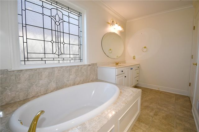 215 Victoria Ln, Peters Twp, PA 15317