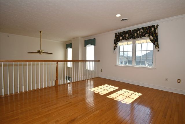 215 Victoria Ln, Peters Twp, PA 15317