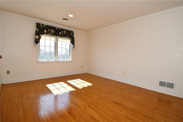 215 Victoria Ln, Peters Twp, PA 15317