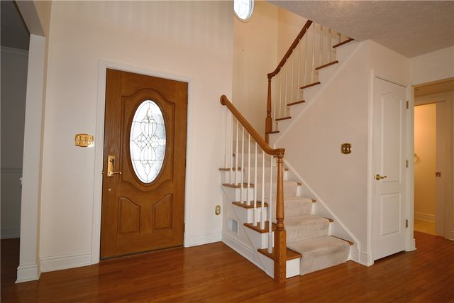 215 Victoria Ln, Peters Twp, PA 15317