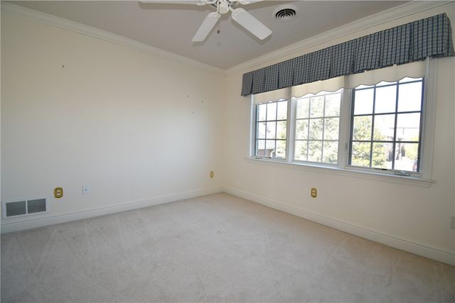 215 Victoria Ln, Peters Twp, PA 15317