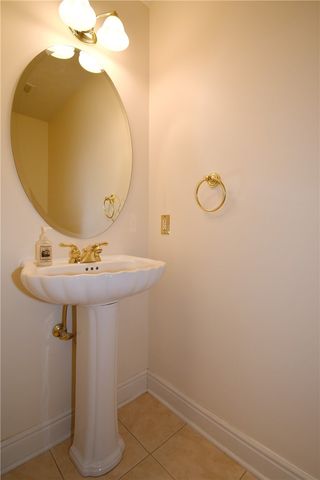 215 Victoria Ln, Peters Twp, PA 15317