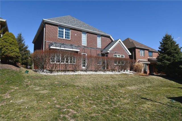 215 Victoria Ln, Peters Twp, PA 15317