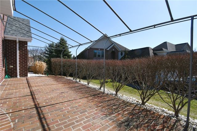 215 Victoria Ln, Peters Twp, PA 15317