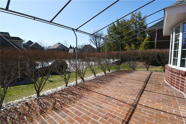 215 Victoria Ln, Peters Twp, PA 15317