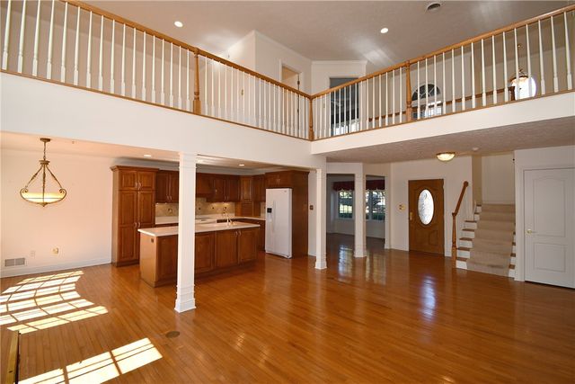 215 Victoria Ln, Peters Twp, PA 15317