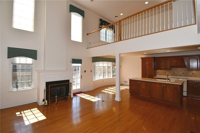 215 Victoria Ln, Peters Twp, PA 15317