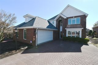 215 Victoria Ln, Peters Twp, PA 15317