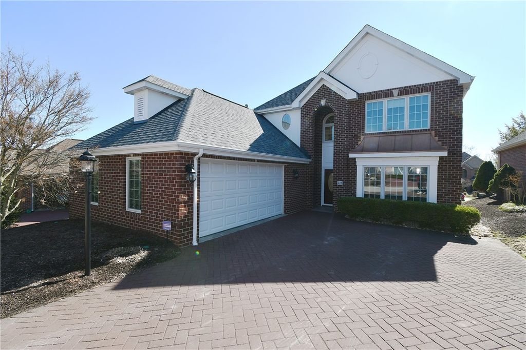 215 Victoria Ln, Peters Twp, PA 15317