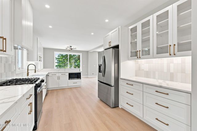 96 Pinewood Road, Toms River, NJ 08753