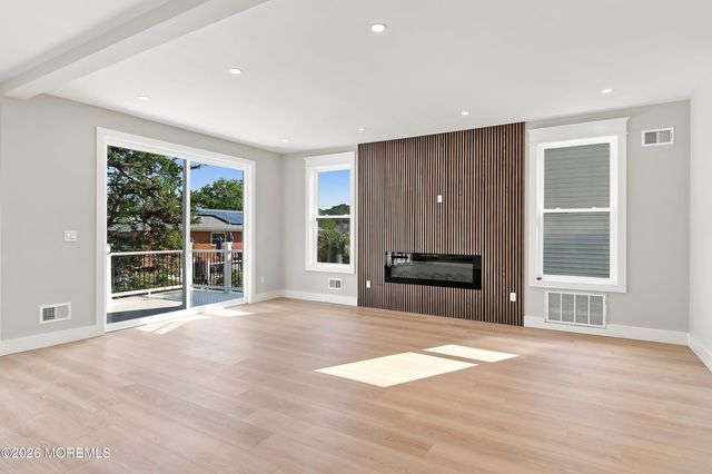 96 Pinewood Road, Toms River, NJ 08753
