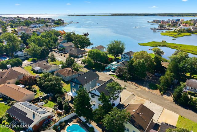 96 Pinewood Road, Toms River, NJ 08753