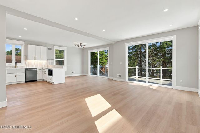 96 Pinewood Road, Toms River, NJ 08753