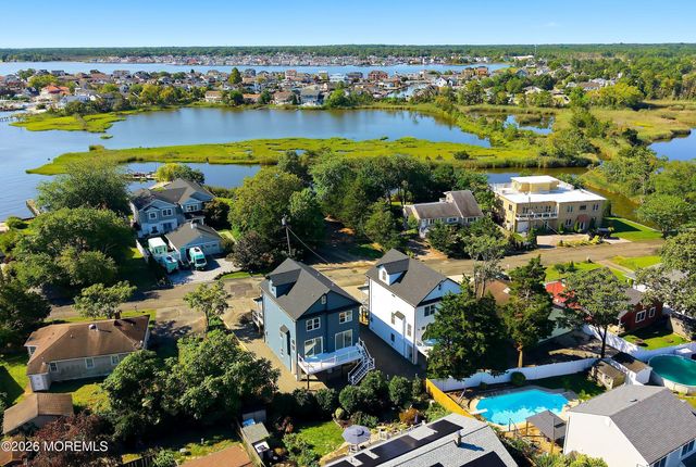 96 Pinewood Road, Toms River, NJ 08753