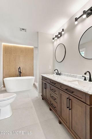 96 Pinewood Road, Toms River, NJ 08753