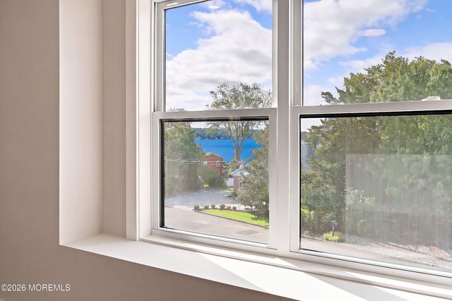 96 Pinewood Road, Toms River, NJ 08753