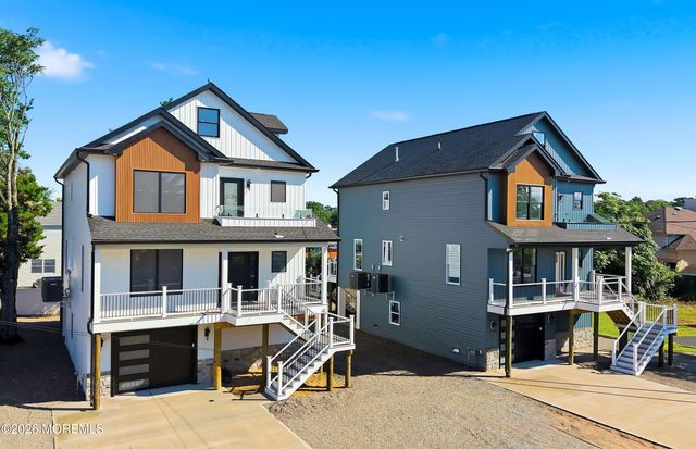 96 Pinewood Road, Toms River, NJ 08753