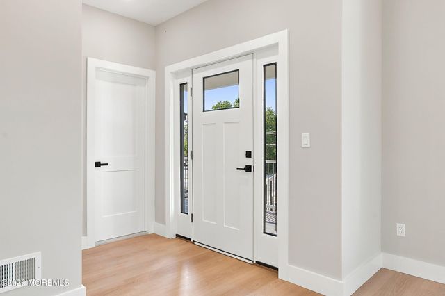 96 Pinewood Road, Toms River, NJ 08753