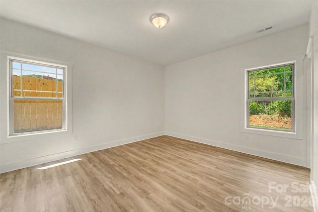 99 Junes Way, Waynesville, NC 28786