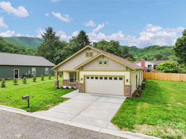 99 Junes Way, Waynesville, NC 28786