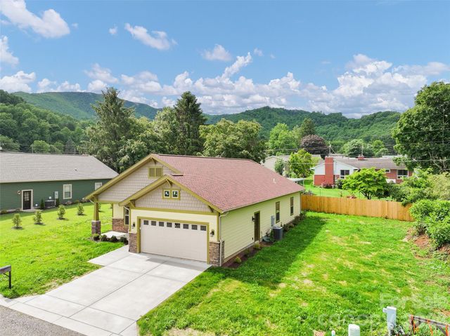 99 Junes Way, Waynesville, NC 28786