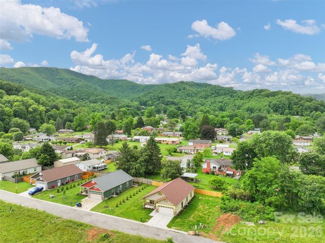 99 Junes Way, Waynesville, NC 28786