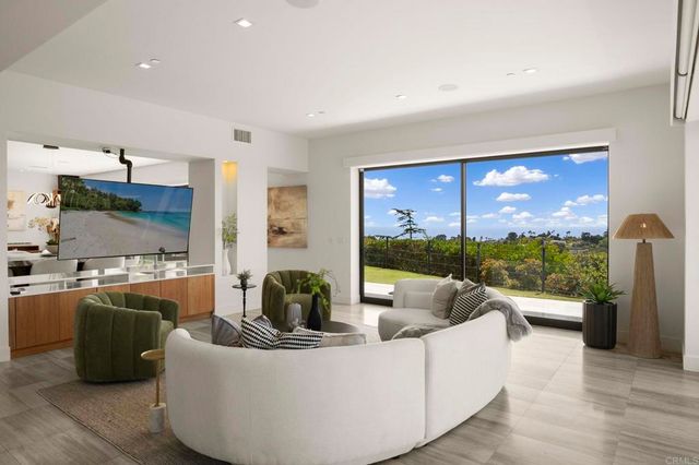 2170 Via Nina, La Jolla, CA 92037
