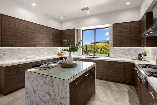 2170 Via Nina, La Jolla, CA 92037