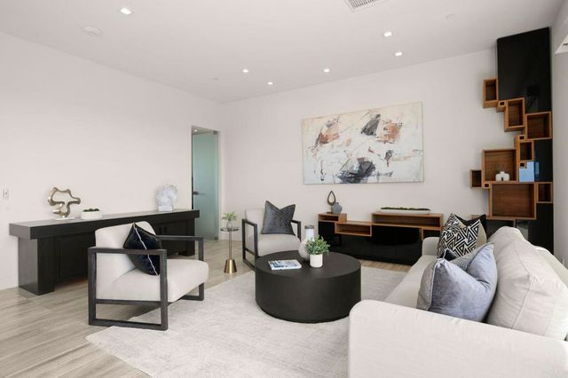 2170 Via Nina, La Jolla, CA 92037