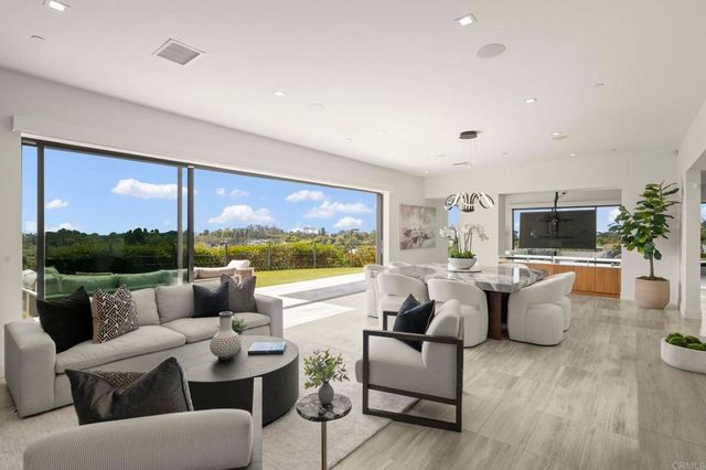 2170 Via Nina, La Jolla, CA 92037