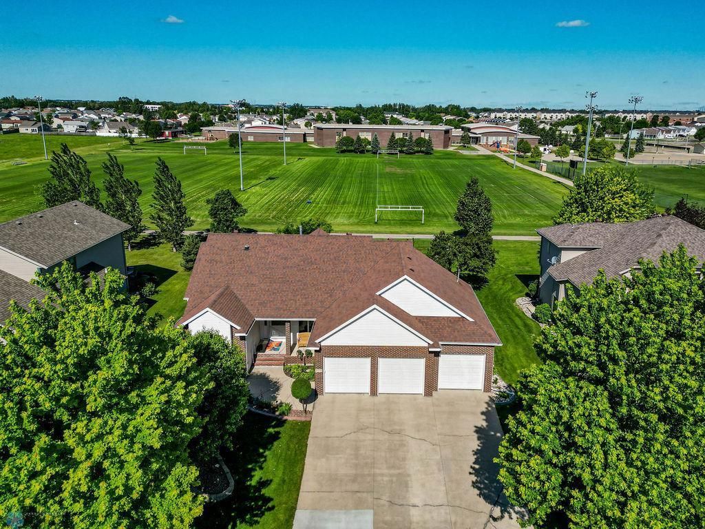 6139 16th Street S, Fargo, ND 58104