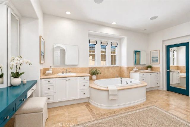 25 Peppertree, Newport Beach, CA 92660