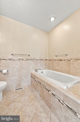 49 SMOKEY RUN DR, Berlin, NJ 08009