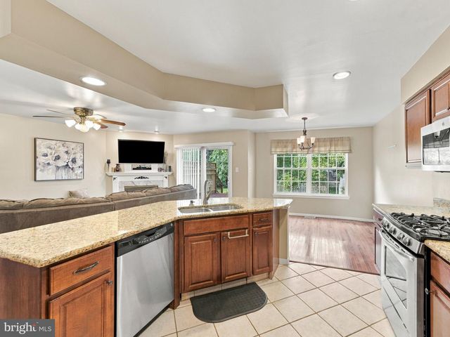 49 SMOKEY RUN DR, Berlin, NJ 08009