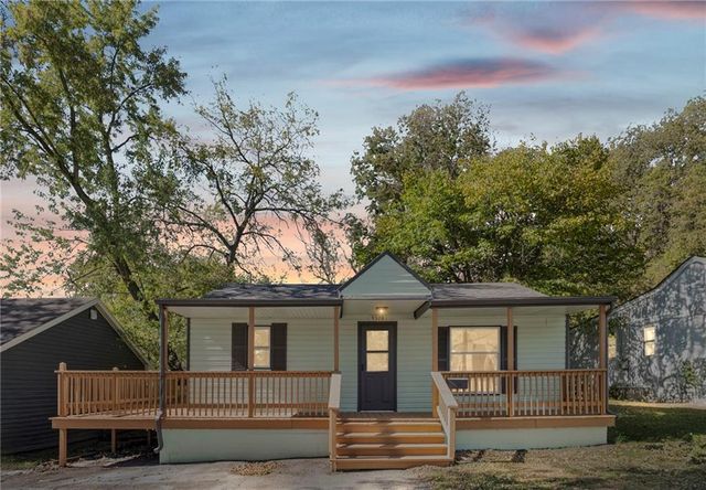 9328 WALNUT Street, Kansas City, MO 64114