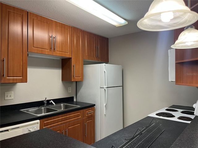 155 N PEARL LAKE CAUSEWAY 104, Altamonte Springs, FL 32714
