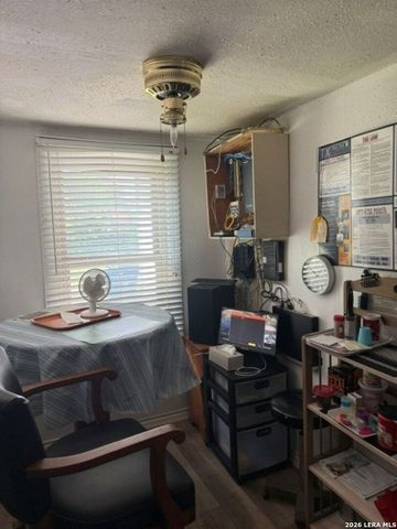 2606 E Houston Street, San Antonio, TX 78202