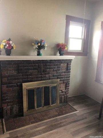 2606 E Houston Street, San Antonio, TX 78202