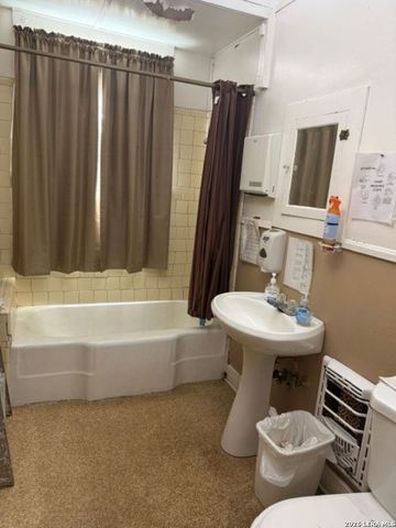2606 E Houston Street, San Antonio, TX 78202