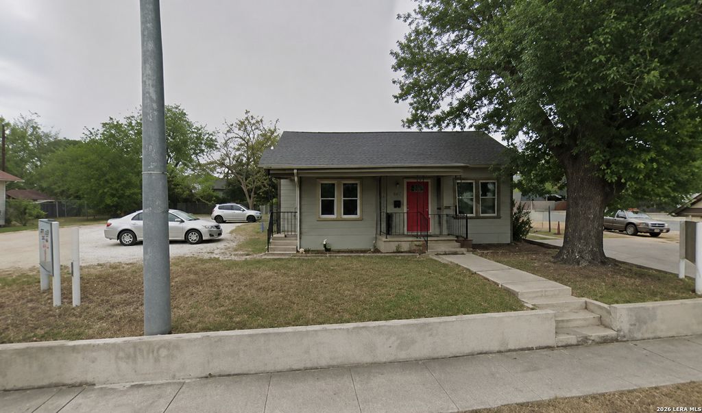 2606 E Houston Street, San Antonio, TX 78202
