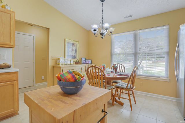 1726 Seasons Ridge Boulevard, Evansville, IN 47715