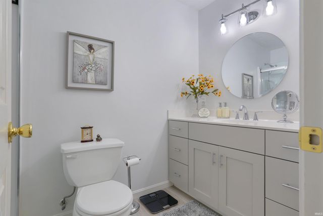 1726 Seasons Ridge Boulevard, Evansville, IN 47715