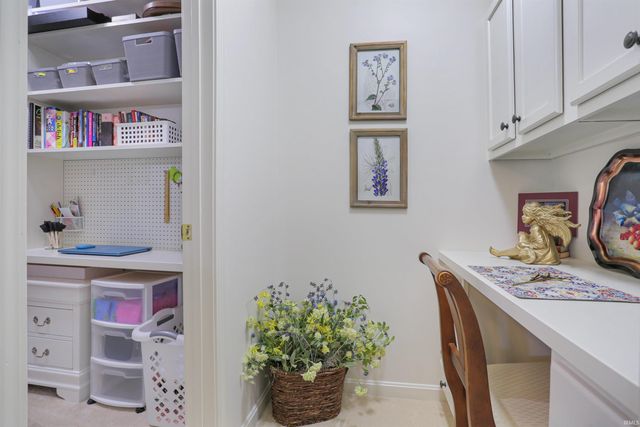 1726 Seasons Ridge Boulevard, Evansville, IN 47715