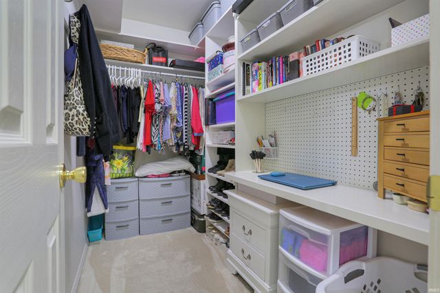 1726 Seasons Ridge Boulevard, Evansville, IN 47715