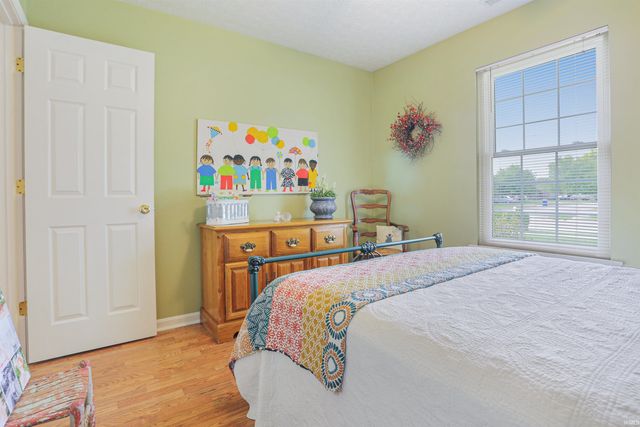 1726 Seasons Ridge Boulevard, Evansville, IN 47715